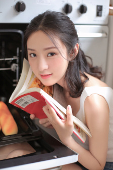 女裸全身无奶胸罩内裤内衣图